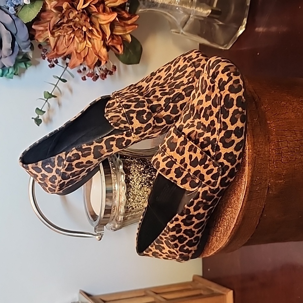 Born cheetah print flat shoes